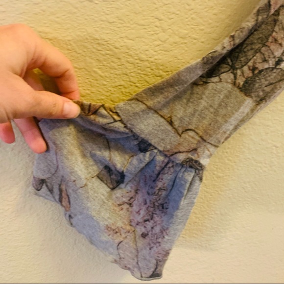 ⭐️ Chaser Gray Floral Peplum Bell Sleeve Blouse - Picture 4 of 6